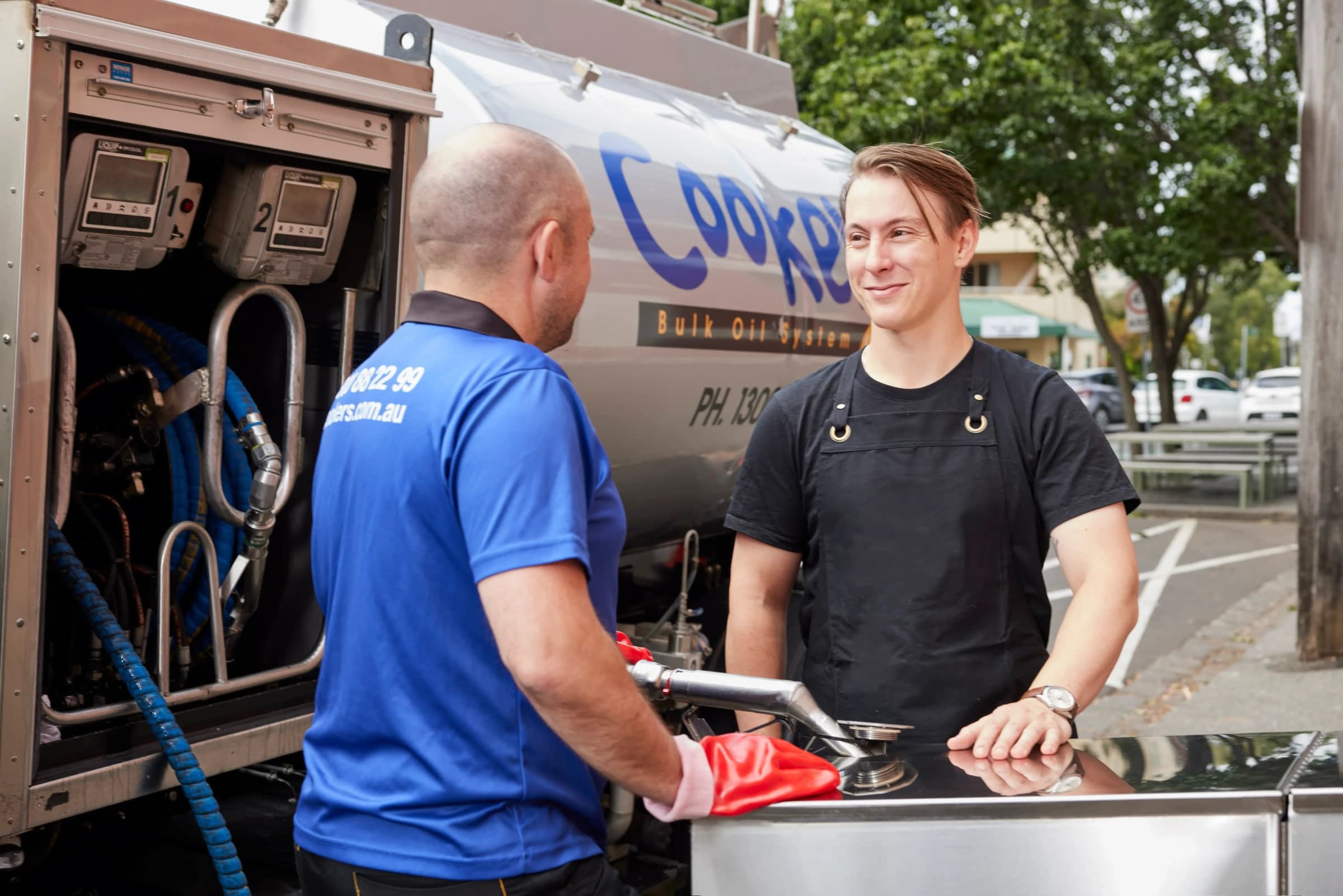 Fresh oil delivered and used oil collected, fully managed